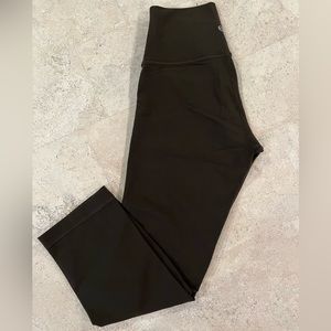 Lululemon 3-quarter length leggings size 6 - Olive